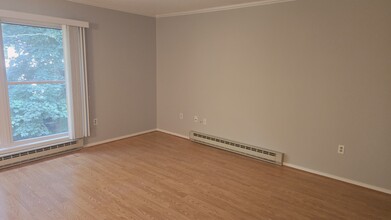 16 Wellington Dr, Unit 16 Wellington Dr in Farmington, CT - Building Photo - Building Photo