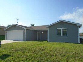 114 Allen Hill Dr in Ogden, KS - Building Photo