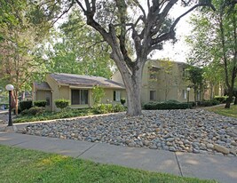 Foxwood Apartments in Citrus Heights, CA - Building Photo