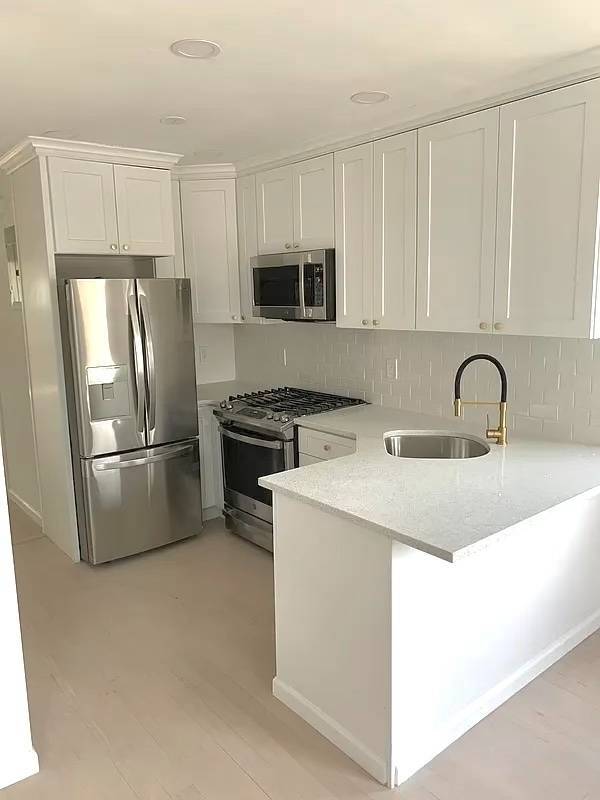 1316 East 100th Street in Brooklyn, NY - Building Photo - Building Photo