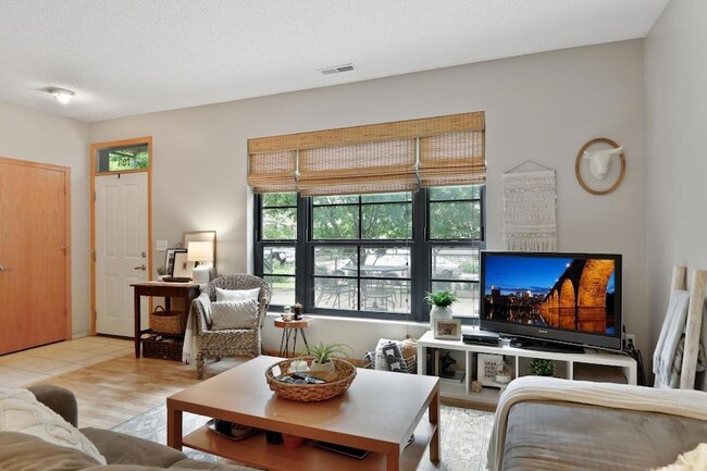 2566 Ellis Ave, Unit 6134 in St. Paul, MN - Building Photo - Building Photo