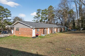 3681 Lynn Dr in Powder Springs, GA - Foto de edificio - Building Photo