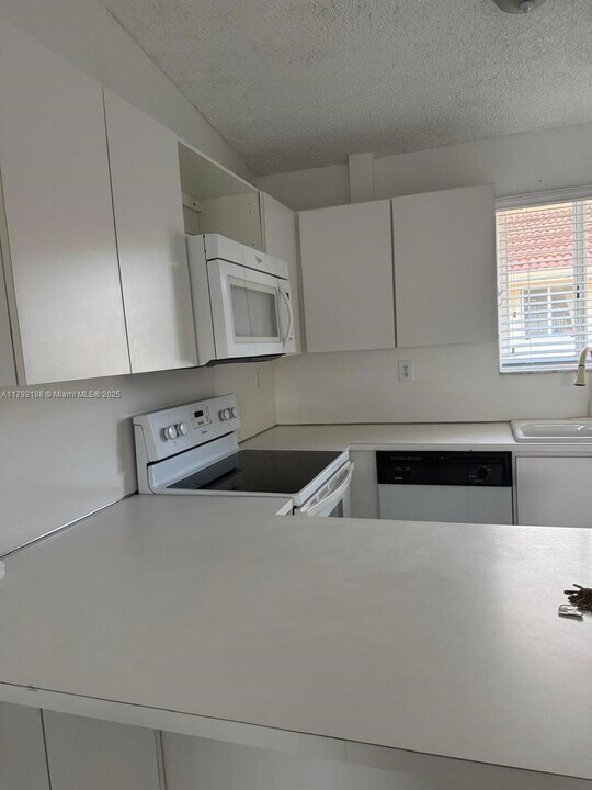 10003 W Okeechobee Rd in Hialeah, FL - Building Photo