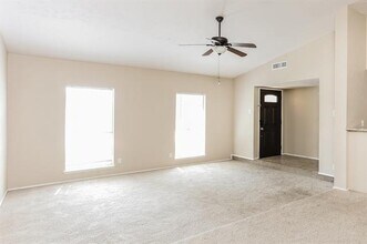 9426 Rolling Rock Ln in Dallas, TX - Building Photo - Building Photo