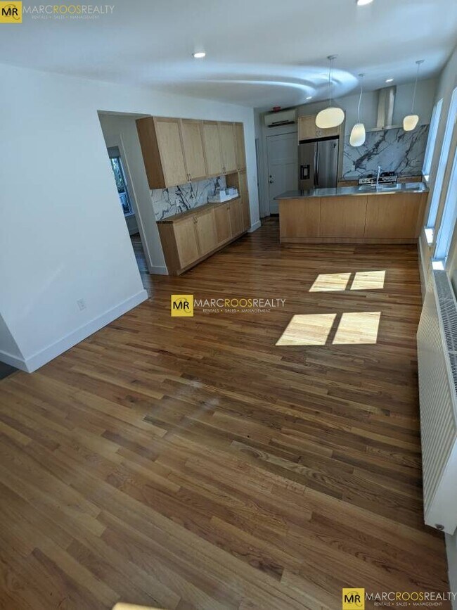 14 Myrtle Ave, Unit 1 in Cambridge, MA - Building Photo - Building Photo
