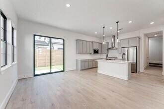 12016 Royal Oaks Banner Wy in Houston, TX - Building Photo - Building Photo