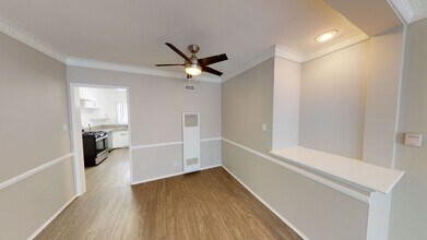 FREE RENT! BEAUTIFUL 2 BDRM / 1 BATH APT. in Valley Village, CA - Building Photo - Interior Photo