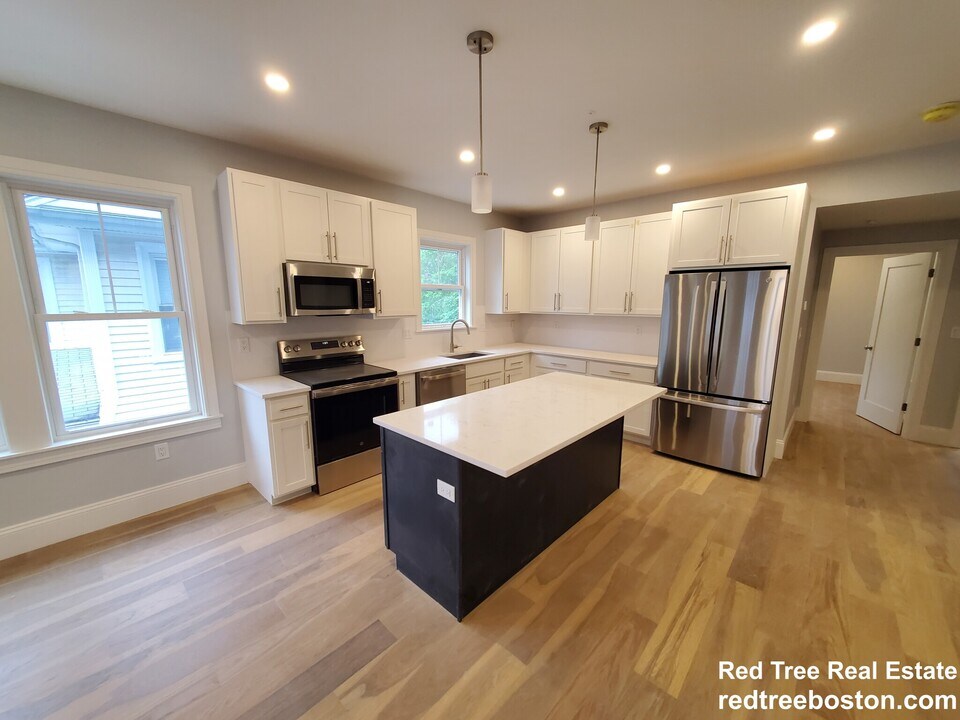 53 Fairbanks St, Unit 2 in Boston, MA - Building Photo
