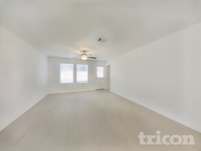 1722 Serenity Moon Dr in Crosby, TX - Foto de edificio - Building Photo