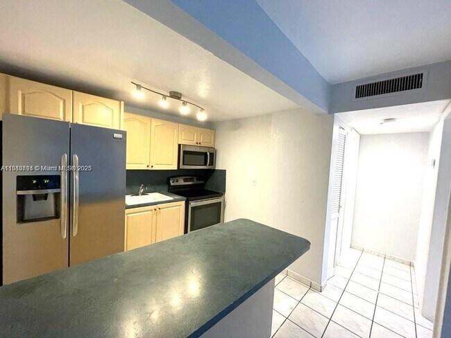 4275 NW S Tamiami Canal Dr in Miami, FL - Building Photo - Building Photo