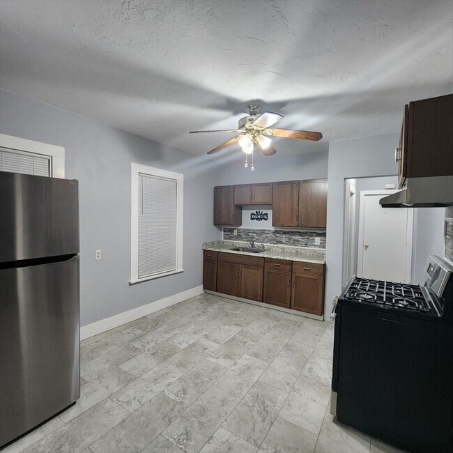 31 Laurel St in Malden, MA - Building Photo - Building Photo