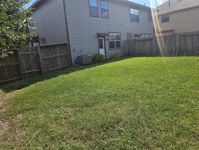 3217 Victorian Manor Ln in Houston, TX - Foto de edificio - Building Photo