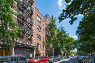 Elevator Apt. in New York, NY - Building Photo - Primary Photo