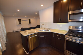 728 S Sartain St, Unit 2 in Philadelphia, PA - Building Photo - Building Photo