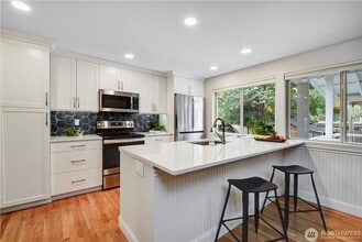 12641 82nd Ave NE in Kirkland, WA - Building Photo - Building Photo