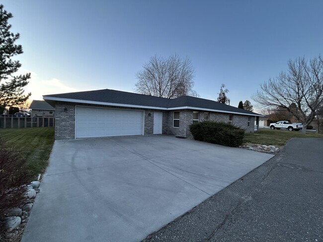 1372 Bitterroot Dr in Twin Falls, ID - Building Photo - Building Photo