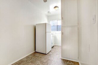 10900 Santa Monica Blvd in Los Angeles, CA - Building Photo - Building Photo