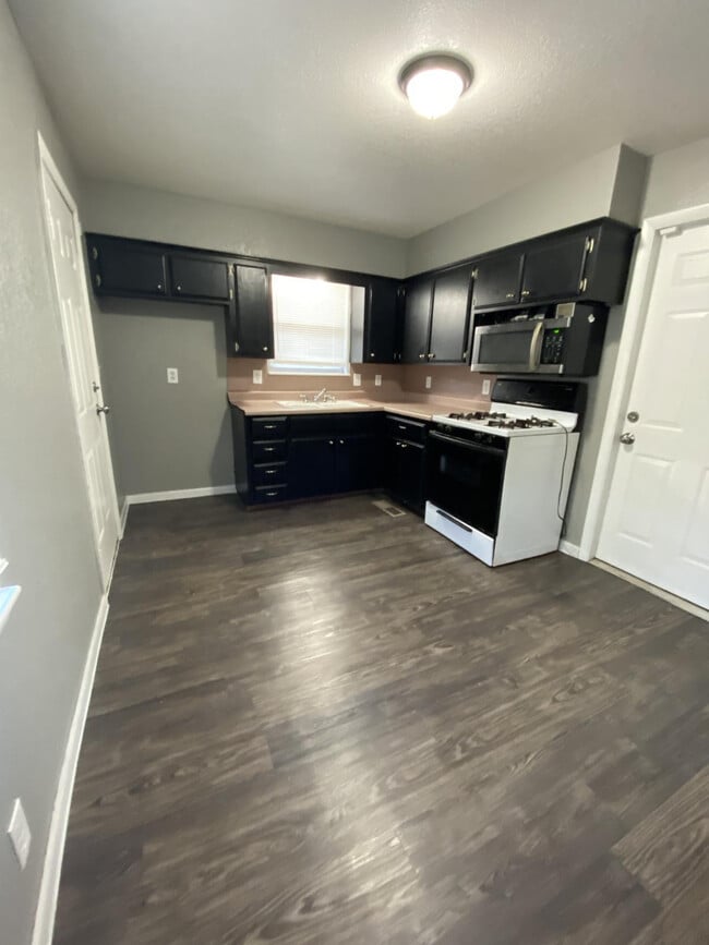 3332 SW 42nd St in Oklahoma City, OK - Building Photo - Building Photo