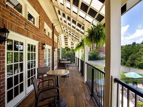 The Overlook at St. Thomas in Louisville, KY - Building Photo - Building Photo