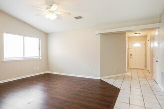 8257 Knotts Landing Dr N in Jacksonville, FL - Building Photo - Building Photo