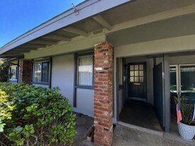 130 E Alta Green in Port Hueneme, CA - Building Photo
