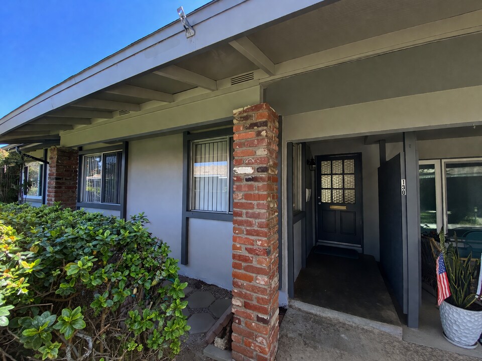 130 E Alta Green in Port Hueneme, CA - Building Photo