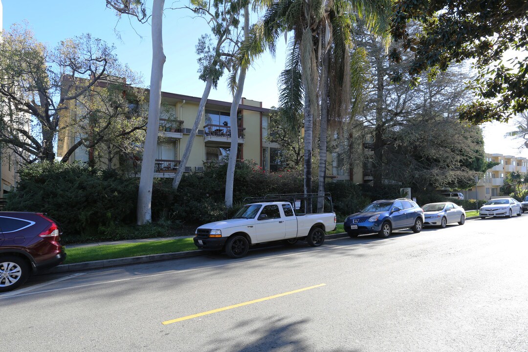 Casa Overlanda Apartments in Los Angeles, CA - Building Photo