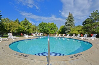 Bristol Square and Golden Gate Apartments in Wixom, MI - Building Photo - Building Photo