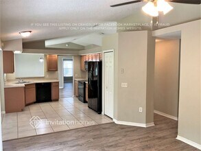 2174 E Gloria Dr in Deltona, FL - Foto de edificio - Building Photo