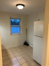 509 Burnside Ave, Unit #B7 in East Hartford, CT - Foto de edificio - Building Photo