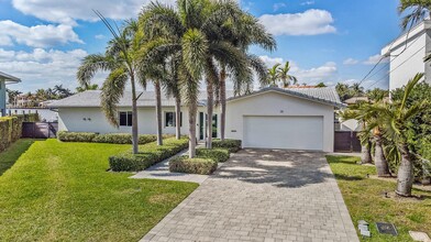 35 Castle Harbor Is in Fort Lauderdale, FL - Building Photo - Building Photo