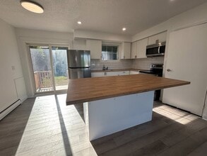 29 Sheffield Ct in Fredericton, NB - Building Photo - Building Photo