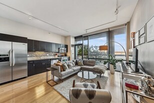 860 W Blackhawk St, Unit 304 in Chicago, IL - Building Photo