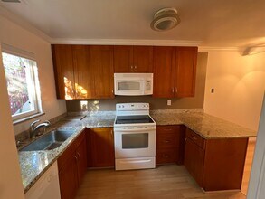 447 Oak Ave in Redwood City, CA - Building Photo - Building Photo