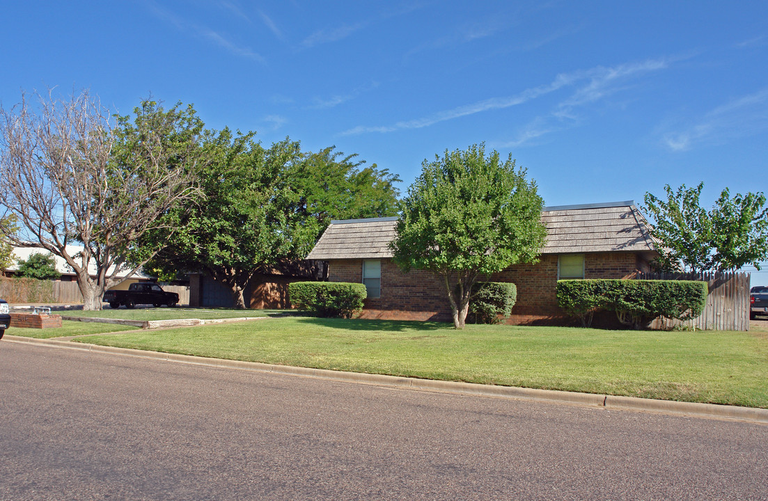 2816 Edgemere Dr in Plainview, TX - Building Photo