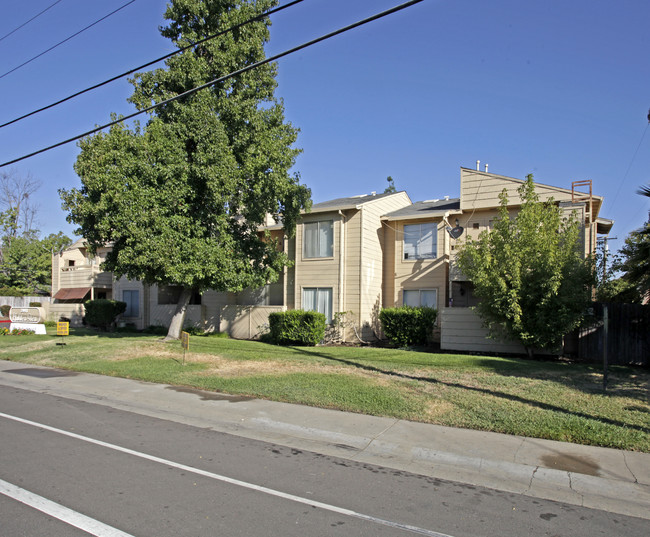 Hidden Glen Apartments in Sacramento, CA - Building Photo - Building Photo