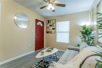 406 W Tyson Ave in Cameron, TX - Building Photo - Building Photo