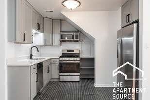 1875 N Sheffield Ave, Unit A in Chicago, IL - Building Photo