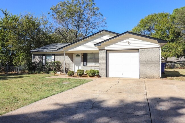 1944 S Hickory Pl