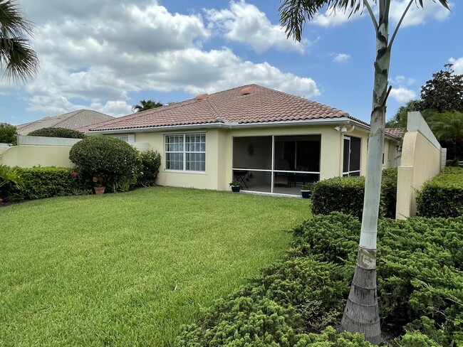 8170 St Johns Ct in Wellington, FL - Building Photo - Building Photo