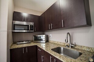 1752 NW 1st St in Miami, FL - Building Photo