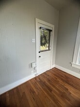 132 Woodland St in Denton, TX - Building Photo - Building Photo