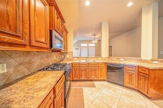 11007 Witherspoon Dr in Richmond, TX - Building Photo - Building Photo