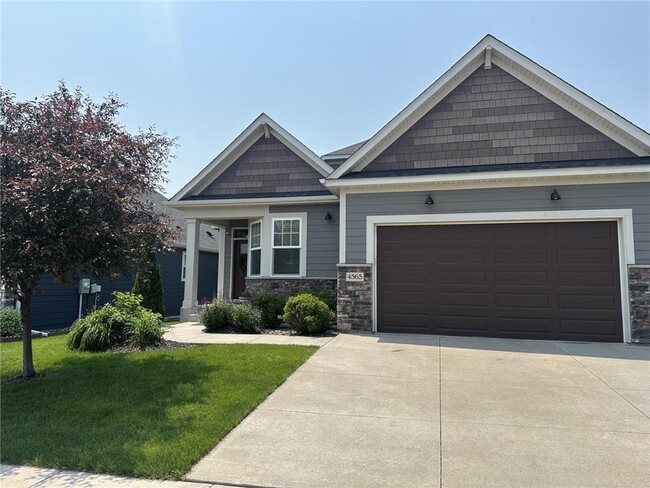 property at 4565 Zircon Ln N