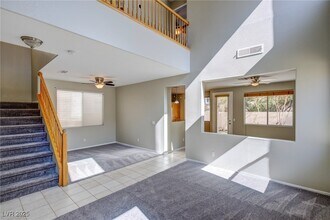 162 Mountainside Dr in Henderson, NV - Foto de edificio - Building Photo