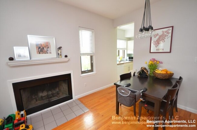110 Strathmore Rd, Unit 402 in Boston, MA - Building Photo - Building Photo