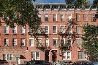 77 N Henry St in Brooklyn, NY - Building Photo - Building Photo