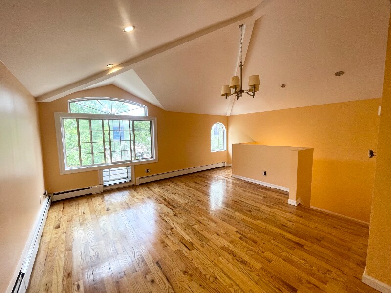 56 176th St-Unit -2F in Queens, NY - Building Photo