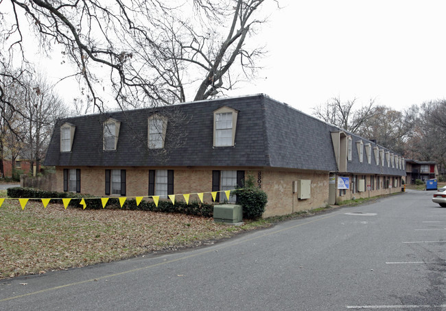 Oak Creek Apartments in Memphis, TN - Building Photo - Building Photo