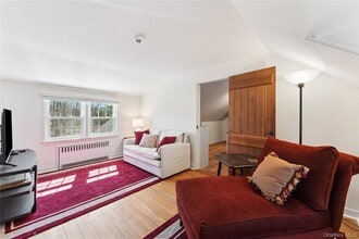 165 Montauk Hwy in Westhampton, NY - Building Photo - Building Photo